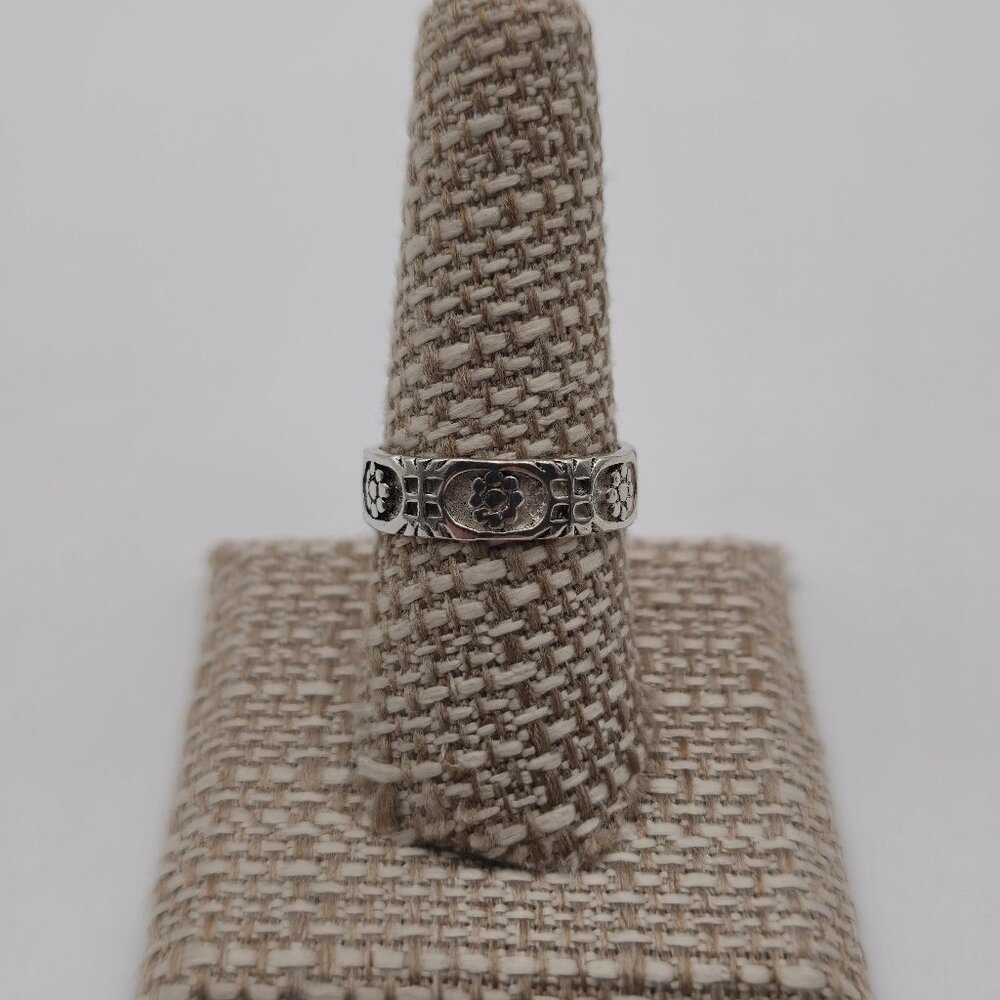 Size 8.75 Sterling Silver Flowers Slight Rustic Ring A2055